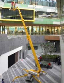 南山高空作業(yè)車、升降機與腳手架租賃 深圳本地服務(wù)與貨梯制造全解析